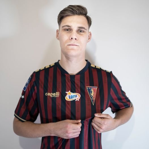 EkstraPasjonat's tweet photo. Karuzela transferowa się nie zatrzymuje! 22-letni środkowy pomocnik Kacper Kostorz odszedł z Legii do Pogonii. Ten transfer to mądry i przyszłościowy ruch Portowców. Do tego Śląsk szuka lewonożnego obrońcy. Kandydatami na tą pozycję są Jach i Karić. 1/2
#Ekstraklasa #Transfers https://t.co/UaE315tOpK