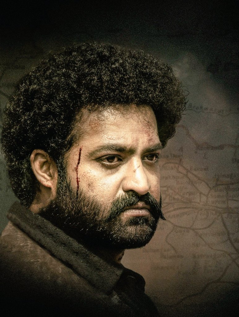 IndianBoxfice's tweet photo. Who Is King Of Box Office Among The 2 ? 

Retweet ~ #JrNTR
 Like ~ #AlluArjun https://t.co/V3XkHgVaCy