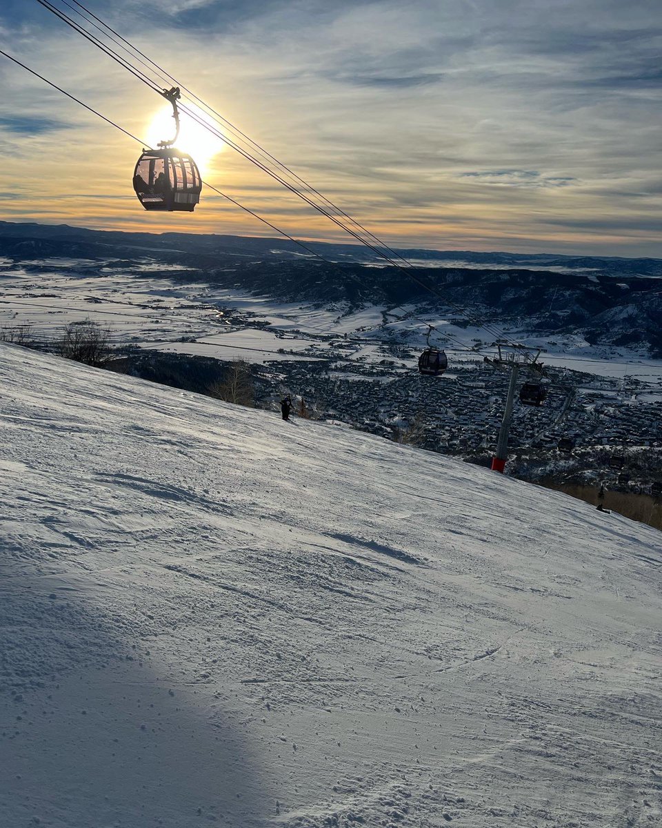 SarahHickman94's tweet photo. @SteamboatCO thank you for another wonderful trip! You are the best ski town 🤍. https://t.co/pf6ueg0xQp