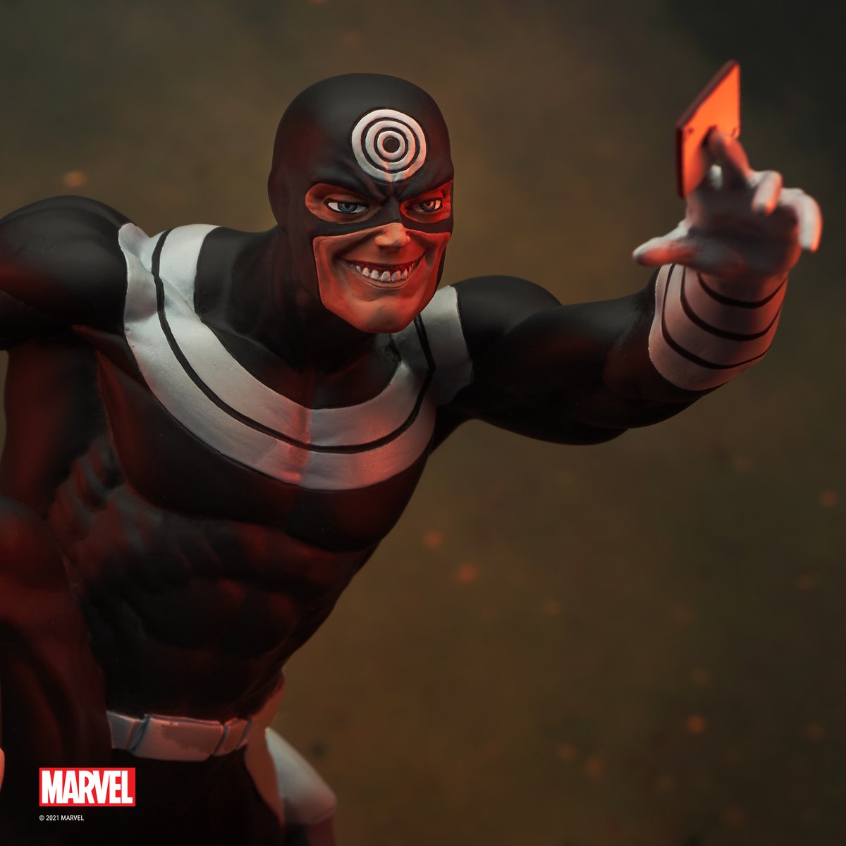 CollectDST's tweet image. His target has been acquired and it's none other than Daredevil! Available for pre-order at diamondselecttoys.com/bullseye-premi… 

#DiamondSelectToys #CollectDST #PremierCOllection #Marvel #Bullseye #MarvelComics