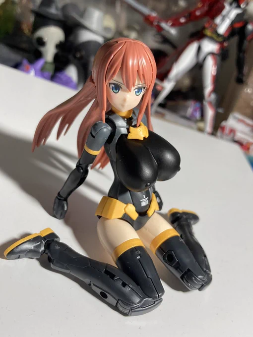 フゥゥーー…
初めて…………
プラモで乳を盛っちまった…
でも想像してたより
なんて事はないな 