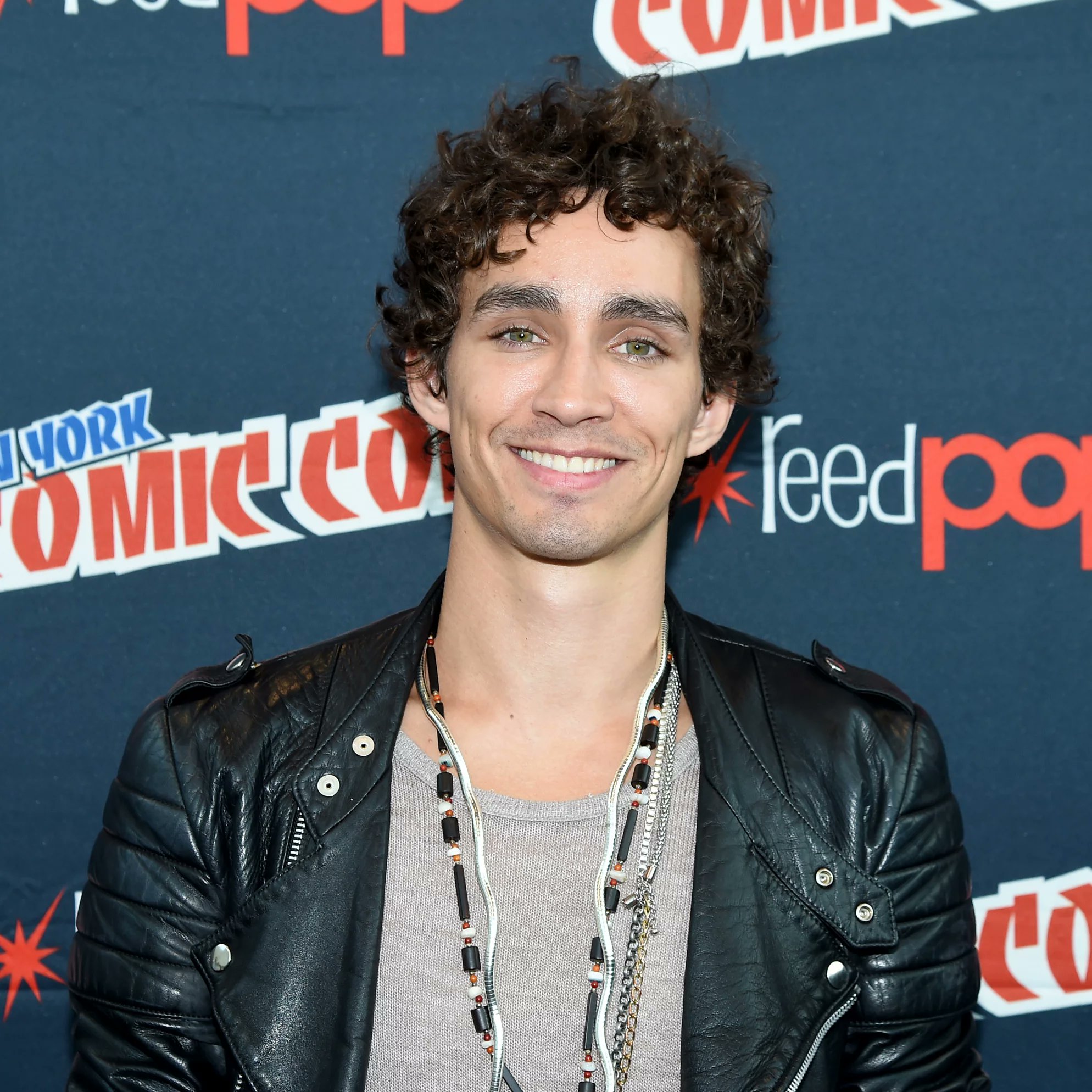 Happy Birthday dear Robert Sheehan! 