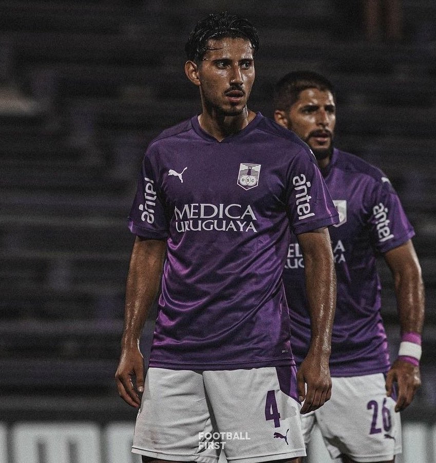 Por favor la fe que le tengo a Mati Rocha, ya dos temporadas en Primera, con Samantha fue importantísimo y el último partido contra Racing tuvo un aproximado de 327 despejes. Aparte tiene alta facha, requisito obligatorio para jugar en Defensor.

Recontra titular.