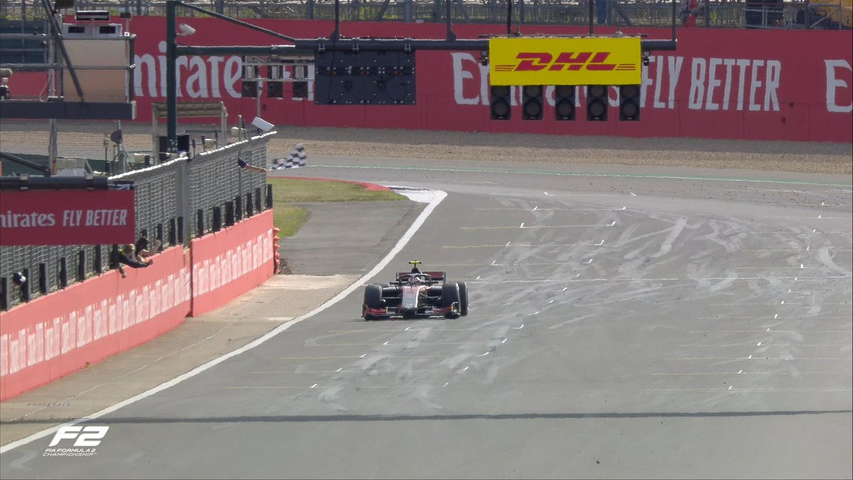 Formula2SIM_'s tweet photo. 🏁BANDERA A CUADROS🏁

GANA @formulajon24! SEGUNDO ES @momento_moai Y TERCERO ES @Hjku_RP! CUARTO ES @SatoK24a PARA COMPLETAR UN 3-4 DE @LanciaSim! Y QUINTO TERMINA @rekii_dzn EN UN DEBUT INOLVIDABLE! https://t.co/kqmTgvVWaw