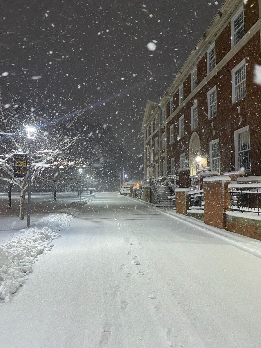 AdelphiU's tweet image. Walkin' in a Winter Wonderland ❄️🎵 Stay safe and warm, #AdelphiFamily. #WinterAtAdelphi