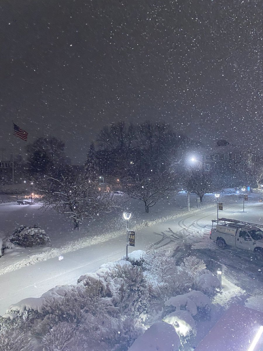 AdelphiU's tweet image. Walkin' in a Winter Wonderland ❄️🎵 Stay safe and warm, #AdelphiFamily. #WinterAtAdelphi