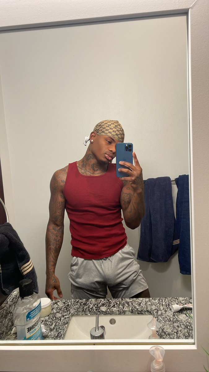 lilhuhofficial's tweet photo. Gym time 💪🏾 https://t.co/erxzbb6hAX
