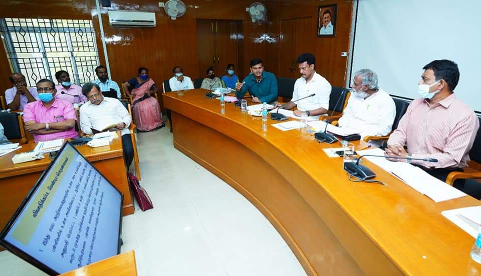 Anbil_Mahesh's tweet photo. சென்னையில், மாண்புமிகு அமைச்சர் @PKSekarbabu அவர்களுடன், @tnhrcedept கீழ் இயங்கும் பள்ளிகளில் மேற்கொள்ளப்பட வேண்டிய பணிகள் குறித்து விவாதித்தோம்; மேலும், காலிப் பணியிடங்களை நிரப்புதல், பணி நிரந்தரம் செய்தல் மற்றும் ஆங்கில வழிக் கல்வி உள்ளிட்டவை குறித்து விவாதிக்கப்பட்டது. 1/2 https://t.co/IkpTfRyN8D