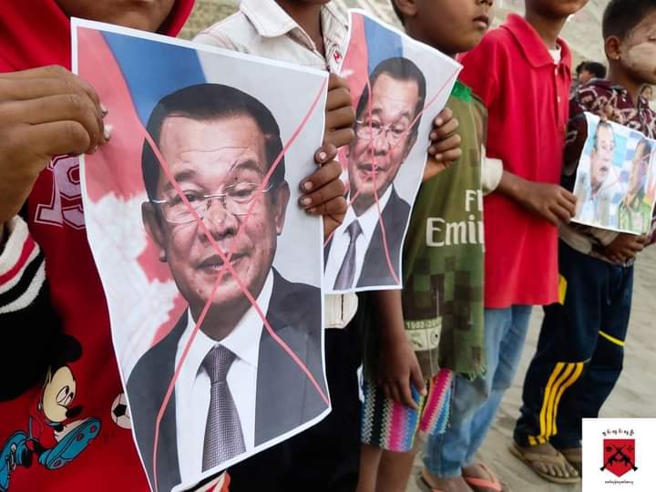 KhinKyiPyarAun3's tweet photo. "We don't want Hun Sen to help Terrorists Leader Min Aung Hlaing"
Youths include GenZ and Chindwin PDFs in KinSanpya Village, Kani Township, Sagaing Division led a strike to oppose Hun Sen.

#HunSenStayHome
#ASEANStopHunSen
#2022Jan8Coup https://t.co/LhMo3bmJup