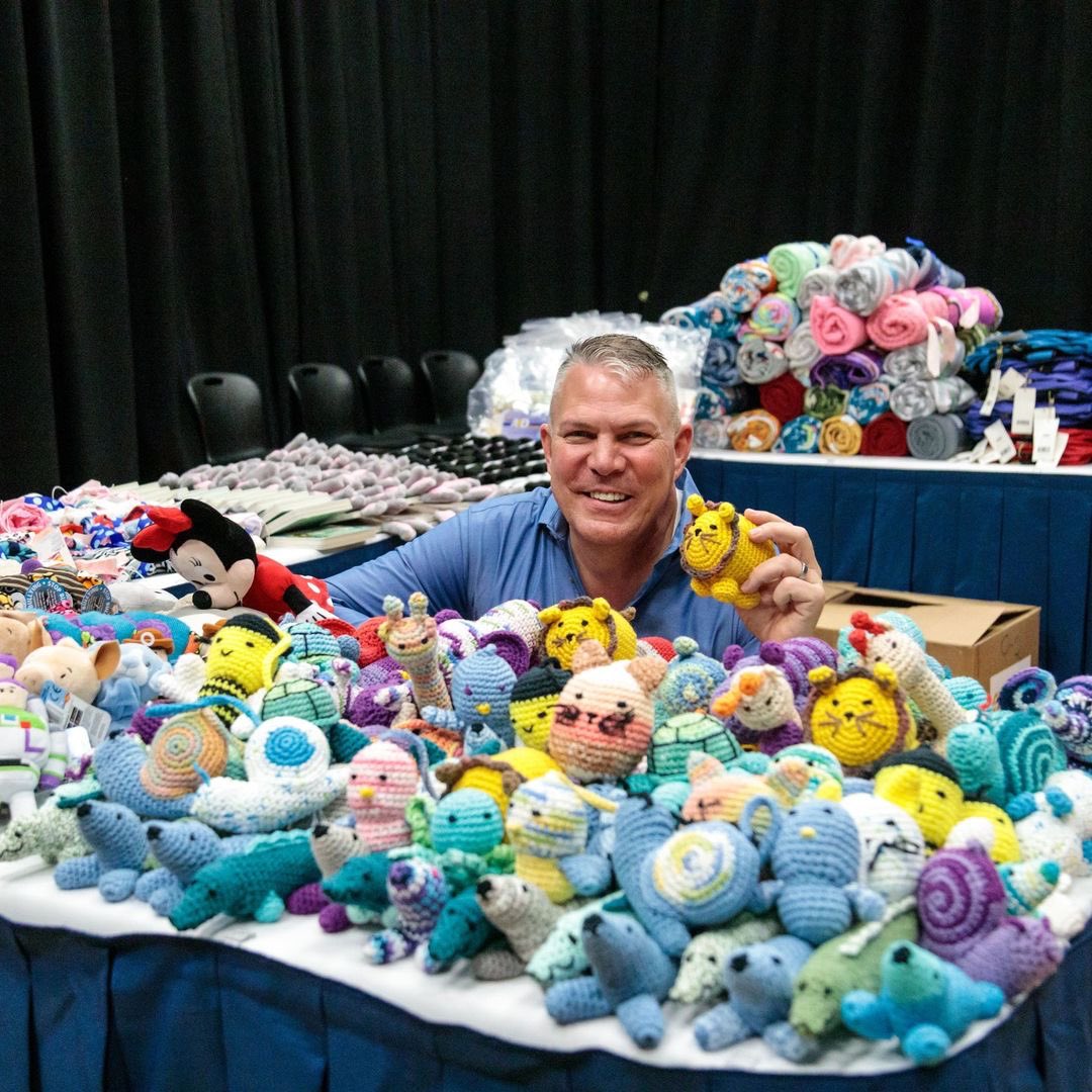 Comfort Cases® (@comfortcases) on Twitter photo This is one of the most important events of the year! 💙💛
<a href="/LynnAlumni/">Lynn Alumni</a> Join fellow alumni in writing messages of inspiration to 800 children in foster care at our Comfort Cases Note Writing Party, hosted on January 20th from 6-8pm.
#comfortcases #nomoretrashbags #giveback This is one of the most important events of the year! 💙💛
<a href="/LynnAlumni/">Lynn Alumni</a> Join fellow alumni in writing messages of inspiration to 800 children in foster care at our Comfort Cases Note Writing Party, hosted on January 20th from 6-8pm.
#comfortcases #nomoretrashbags #giveback