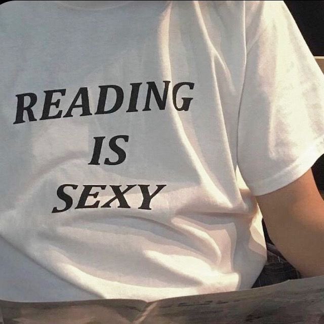 mahnoya's tweet photo. — livros lidos em 2022. ᥫ᭡

             "Cresci no meio de livros, fazendo amigos invisíveis em páginas que se desfaziam em pó cujo cheiro ainda conservo nas mãos.”
                                   - Carlos Ruiz Zafón https://t.co/cD3wvL1IoU