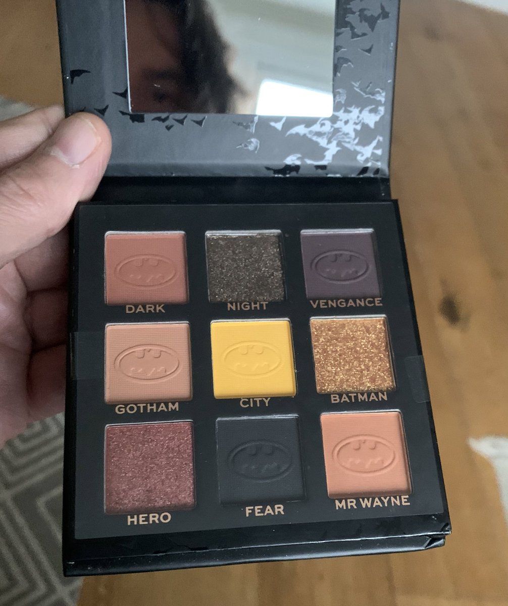 Pablo_Tiley's tweet photo. I don’t wear make-up, but if I did, I’d definitely wear this. https://t.co/ZkX6ft1HkS