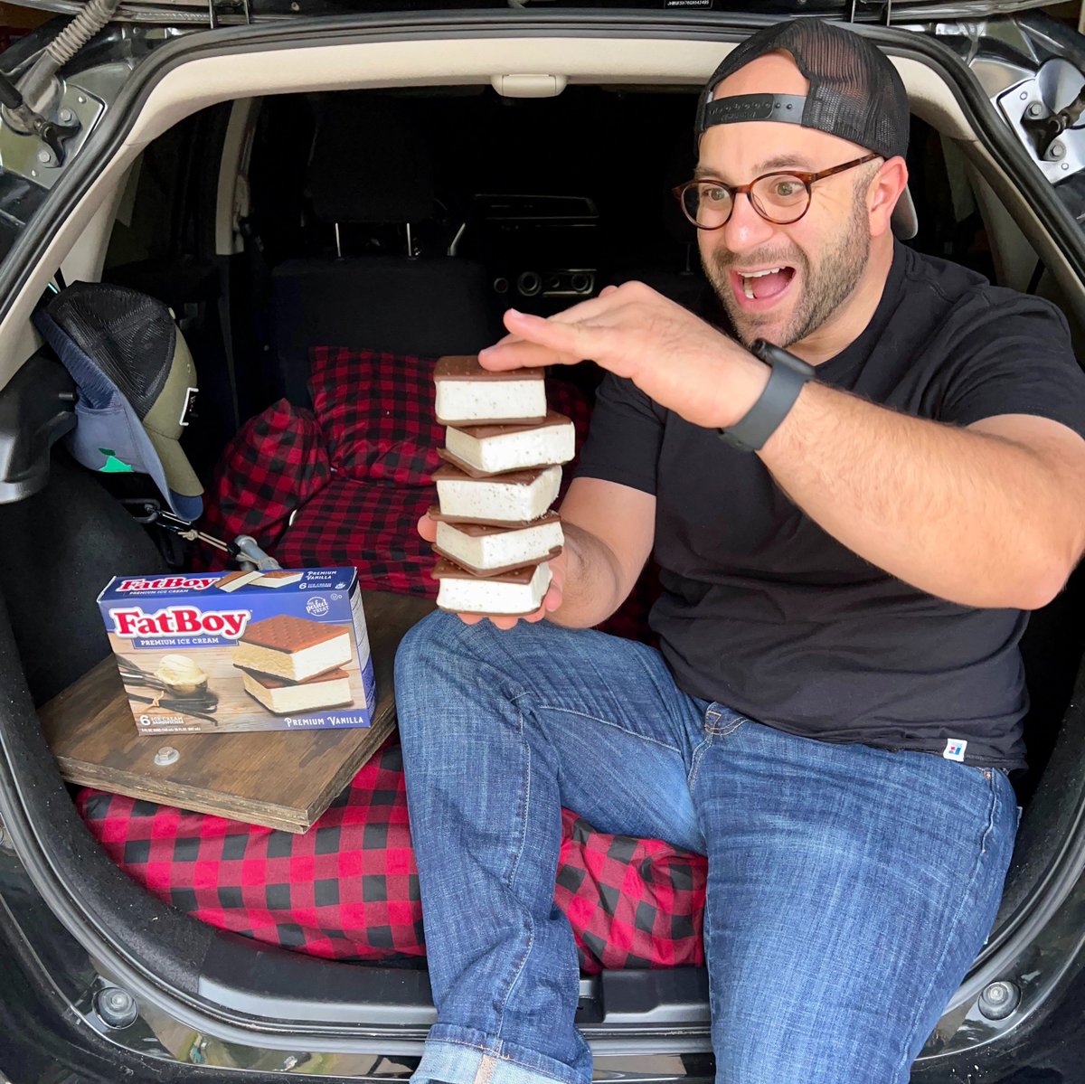 fatboyicecream's tweet photo. "What does your post-hike recovery look like?" 📸 credit @speakingquitefrankly
#fatboy #fatboyicecream #fatboynation #fatboyfans #caspers #caspersicecream #posthikerecovery #hikingtreats https://t.co/W7nnPbSPPP
