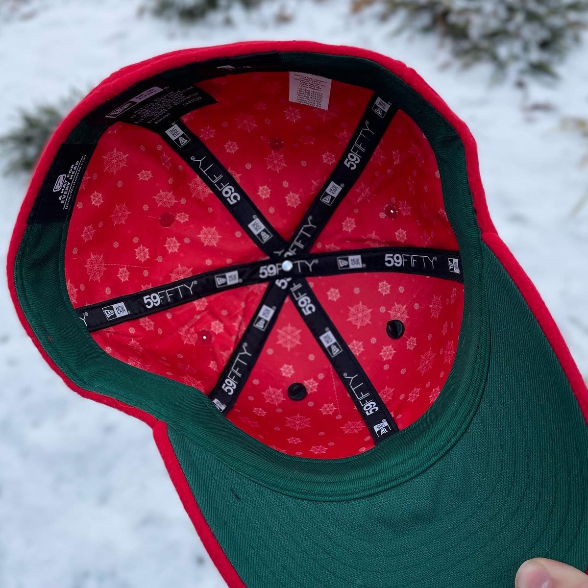 BRKCP_'s tweet photo. Oh it’s #DionicDay and @DionicBrand is dropping his second drop at https://t.co/sDK9xWCGzT . That pin on the left is 🔥 and still available with the new hat! Don’t sleep! #HatTwitter #HatHead https://t.co/fJXTjzQCVS