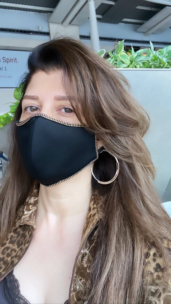Mask up India. Omicron Variant is spreading. It’s Contagious. Please Stay home. Please Stay safe 🙏 
 #MaskUpIndia #Omicron #StayHomeStaySafe