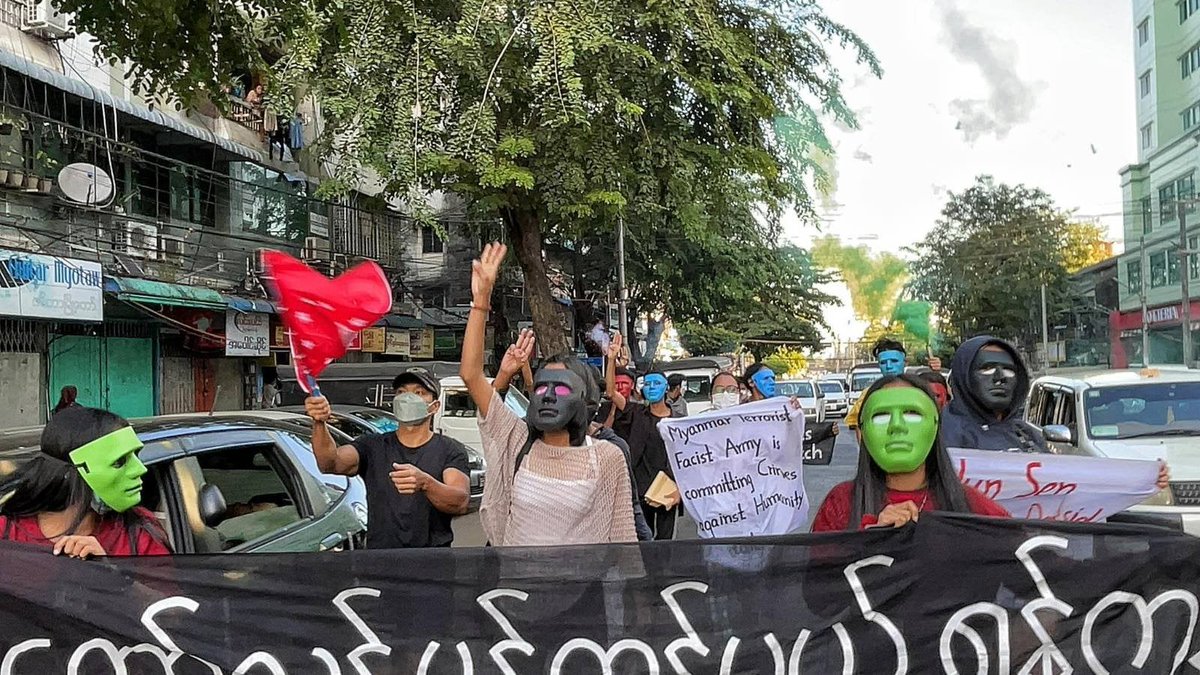 Myanmar_Now_Eng's tweet photo. Youths in Yangon protested this morning (Jan 7) against Cambodian PM Hun Sen's two-day visit to Myanmar at the invitation of coup leader Senior General Min Aung Hlaing.

Photos: Nay Myo

#WhatsHappeningInMyanmar https://t.co/TklMWyTKop