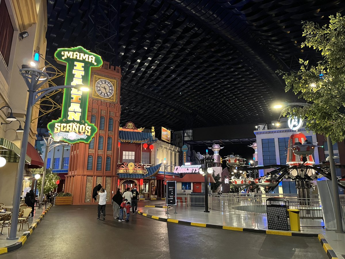 Yesterday we visited IMG Worlds Of Adventure. A big indoor themapark which a Gerstlauer Eurofighter and a MACK megacoaster. They also had a really surprisingly good Marvel darkride. We had a good time! #ThemeTour