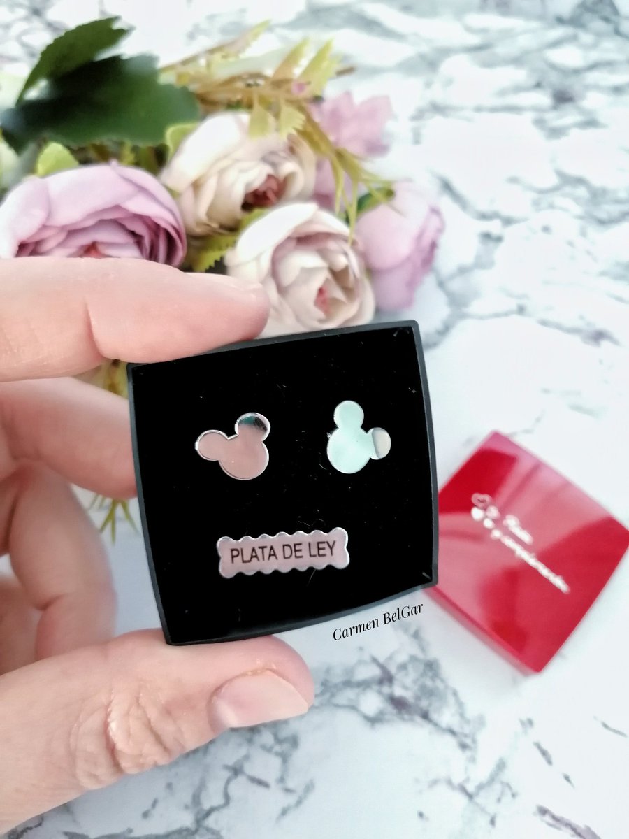 mamebello's tweet photo. Imprescindible salir de casa sin unos pendientes como estos de #plataycomplementos.Estoy enamorada de ellos 😍Colaboración #complementos #pendientes #mickeymousse #disney #platadeley #joyasonline https://t.co/OHNEeQb4VB