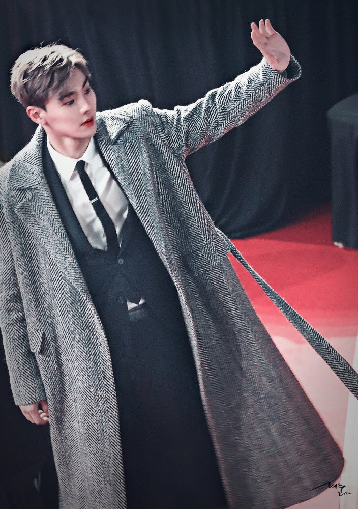 200108 가온.. 그날의 코트 셔누 모음 ♡
이렇게나 예쁘고 멋진 사람.. 너무 보고싶다