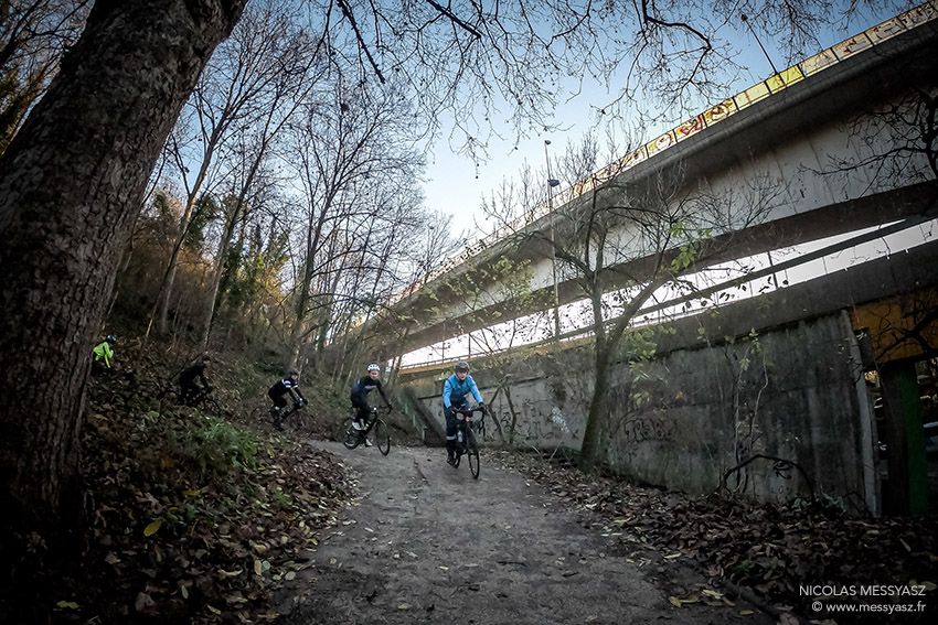 nicographie's tweet photo. «Sans les Mains (#CC12)» La PHOTO du Jour du 11 décembre 2021 #LaPhotoDuJour #JournalPhoto https://t.co/2f0bR6EAq6 #cc12 #ClassicsChallenge #eow #EaglesOnWheels #SoFrench #cyclingLife #cycling #velo #bymybike https://t.co/9toJx4QYHt