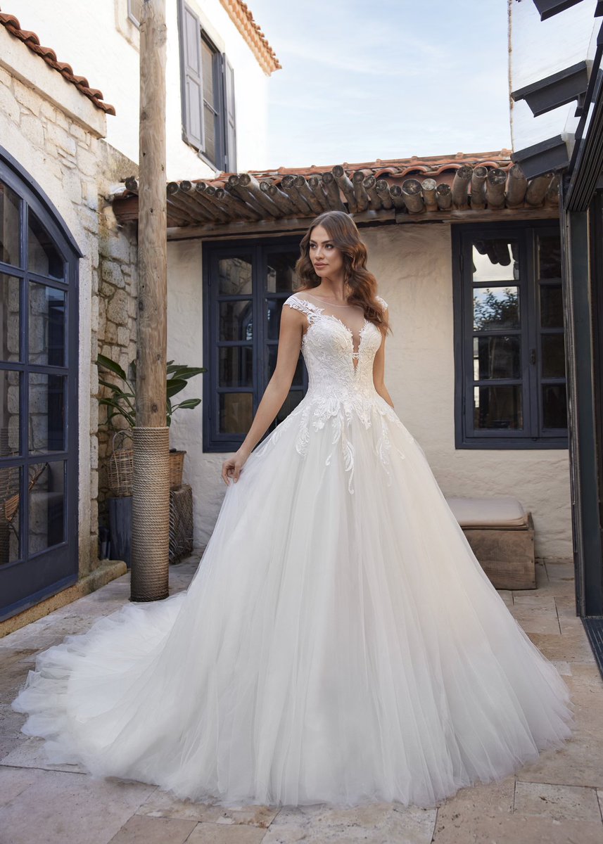 randyfenoli's tweet photo. Who loves a princess ballgown?  Meet Cherie!  Coming to the US in early 2022!  #bride #bridal #wedding #weddinggown #fashion #love https://t.co/vYgeWu0qi4 https://t.co/T0zcfu4hHZ