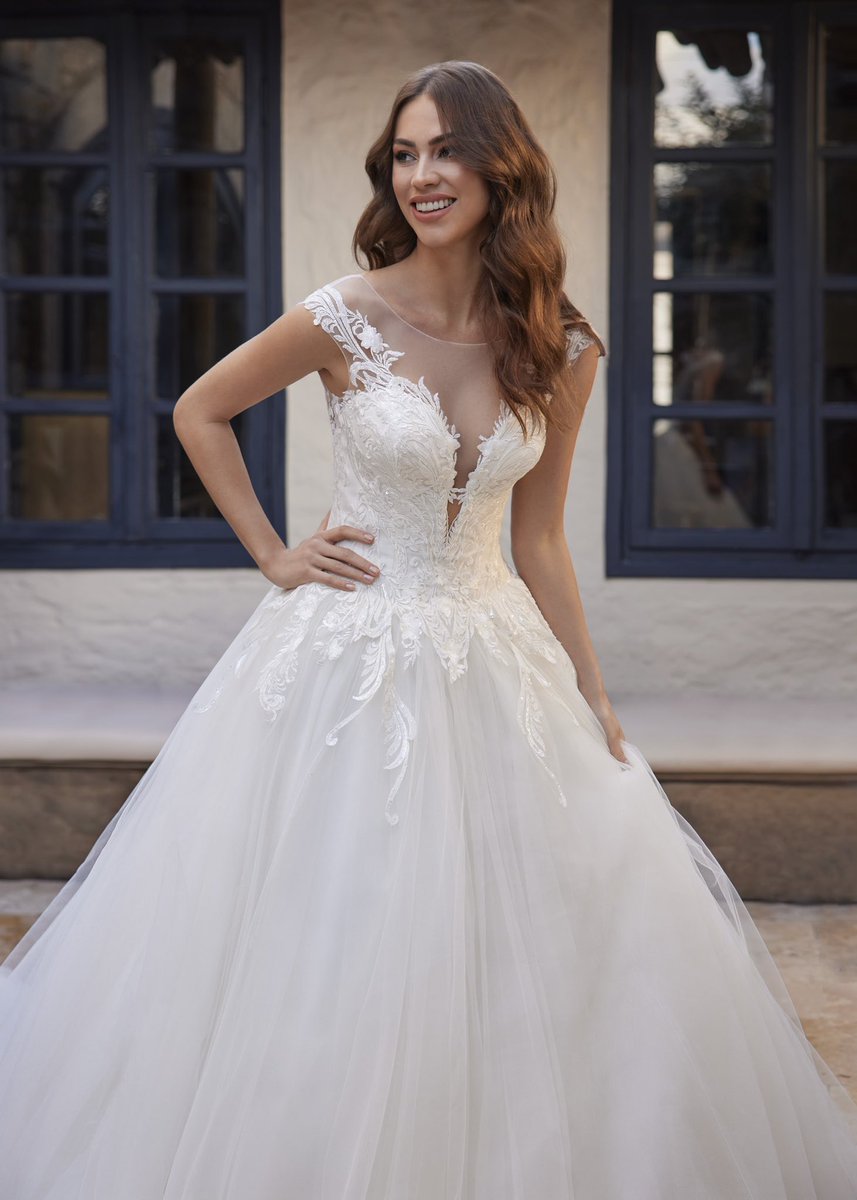 randyfenoli's tweet photo. Who loves a princess ballgown?  Meet Cherie!  Coming to the US in early 2022!  #bride #bridal #wedding #weddinggown #fashion #love https://t.co/vYgeWu0qi4 https://t.co/T0zcfu4hHZ