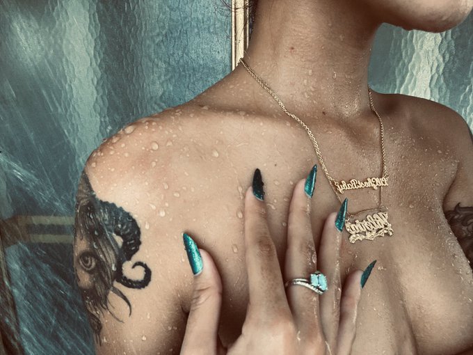 #LilGhostBaby 💙 Currently showering , I need more chains ⛓ https://t.co/PaxJLWTS4T