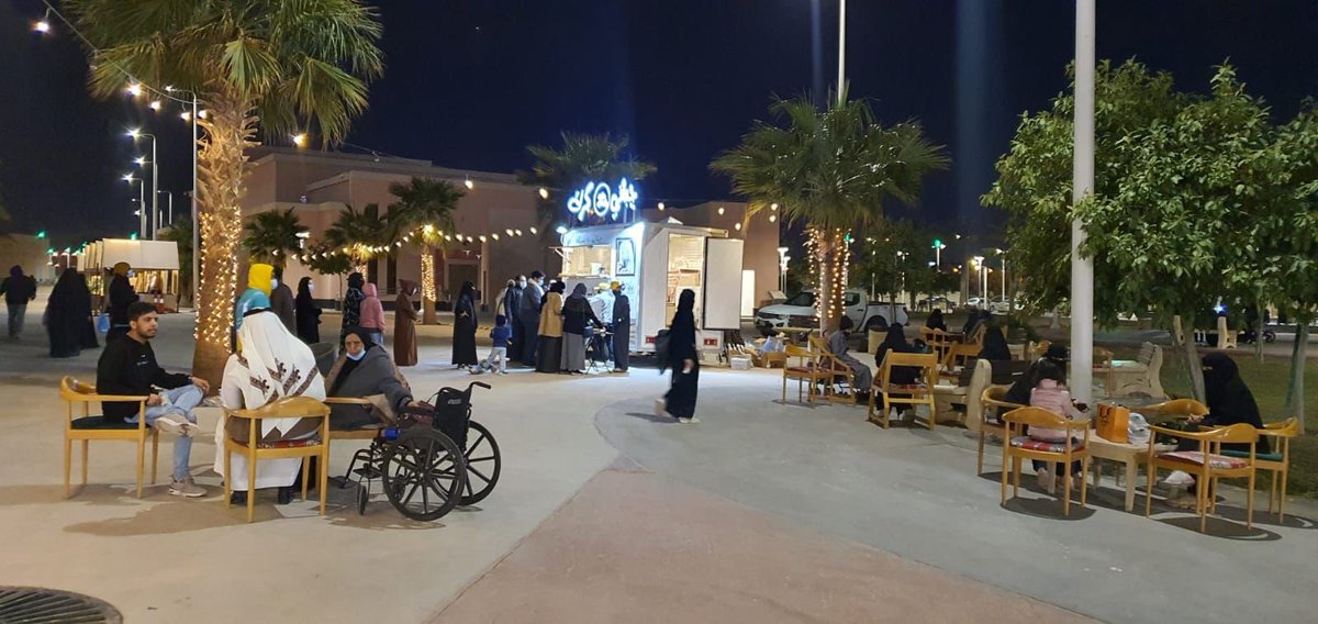 Market2Riyadh's tweet photo. اسعدنا تواجدكم ومشاركتكم في #بسطة_ساحة_العروض مشاريع ومتاجر وطنيه متنوعه تعرض منتجاتها كل (خميس وجمعة وسبت) ، بجلسات خارجيه ومسطحات خضراء وألعاب للأطفال. https://t.co/w8Ppuw7q1w
