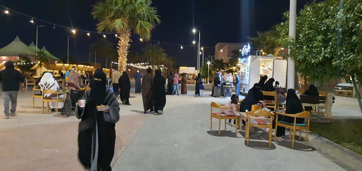 Market2Riyadh's tweet photo. اسعدنا تواجدكم ومشاركتكم في #بسطة_ساحة_العروض مشاريع ومتاجر وطنيه متنوعه تعرض منتجاتها كل (خميس وجمعة وسبت) ، بجلسات خارجيه ومسطحات خضراء وألعاب للأطفال. https://t.co/w8Ppuw7q1w