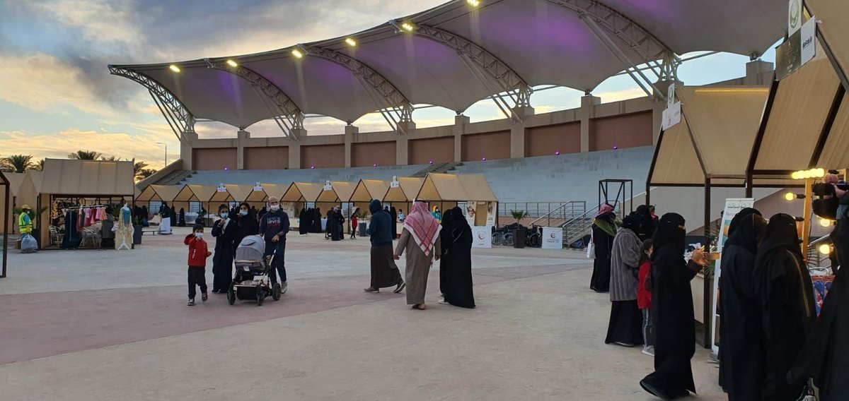 Market2Riyadh's tweet photo. اسعدنا تواجدكم ومشاركتكم في #بسطة_ساحة_العروض مشاريع ومتاجر وطنيه متنوعه تعرض منتجاتها كل (خميس وجمعة وسبت) ، بجلسات خارجيه ومسطحات خضراء وألعاب للأطفال. https://t.co/w8Ppuw7q1w