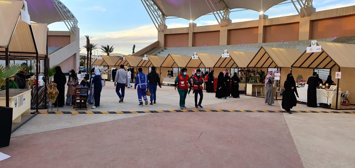 Market2Riyadh's tweet photo. اسعدنا تواجدكم ومشاركتكم في #بسطة_ساحة_العروض مشاريع ومتاجر وطنيه متنوعه تعرض منتجاتها كل (خميس وجمعة وسبت) ، بجلسات خارجيه ومسطحات خضراء وألعاب للأطفال. https://t.co/w8Ppuw7q1w