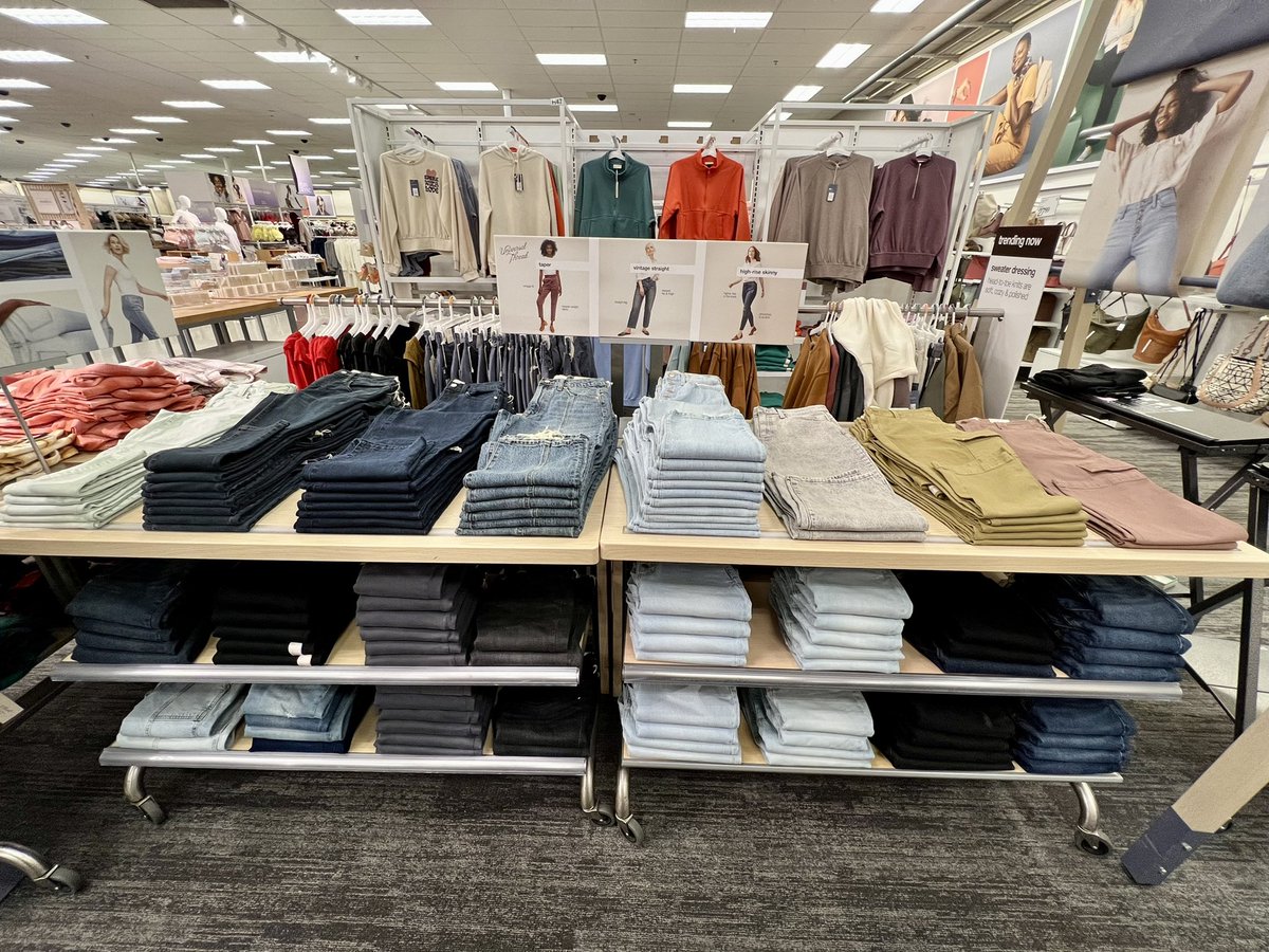 KortnieBriseno's tweet image. Beautiful job Style Consultant, Luis on the Universal Thread Jeans!🤩👖🎯 #T2064 #Target @AlvAlyssa1008 @katynovaus @AngelaTGT @Jenn_Derhammer @jared_viens @VisualMiami @ParkerTGT @aldenkooken
