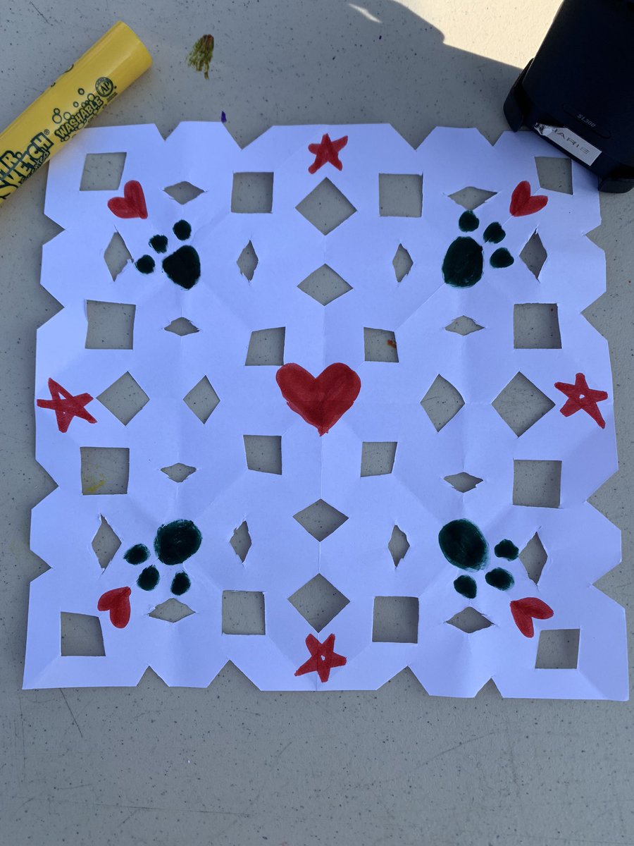 Snowflake making lunch time activity to get ready for the Winter Dance next Friday! #BobcatPRIDE ❤️🐾🖤<a href="/BHMSASBnews/">Meera Navarro</a>