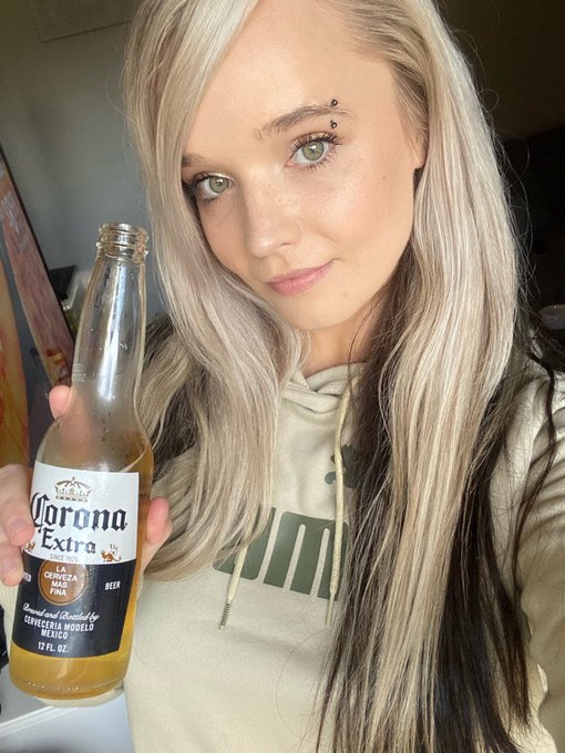 Guess who has to go to work and doesn&rsquo;t want to!? 🥺 https://t.co/3iHjDUc0AT