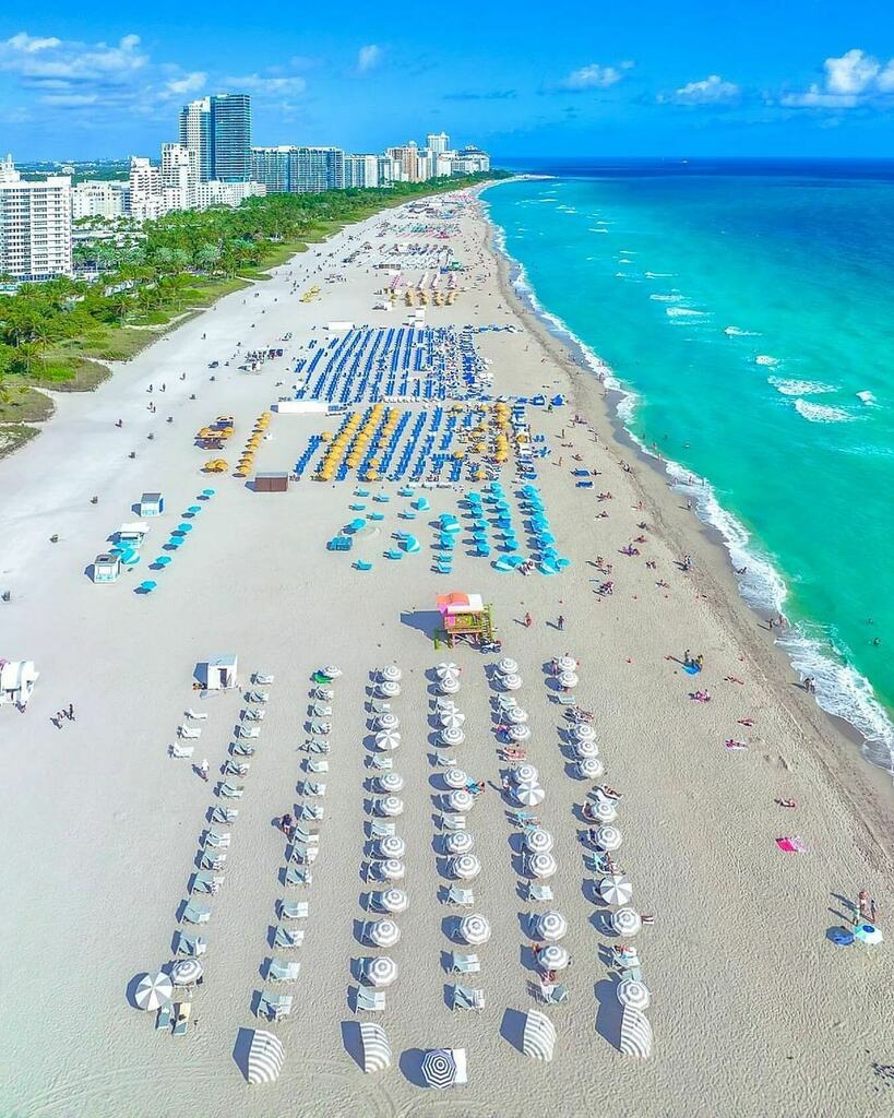 TheMiamiGuide's tweet image. Happiness is a day at the beach 🌴 What’s your favorite thing to do in Miami?! 💙
📸 @remotepilotmike 

#fridayvibes #miamibeach #oceanview #palmtrees #beach #ocean #miami #beachlife #miamiguide #miamivibes instagr.am/p/CYb51pTlbGs/