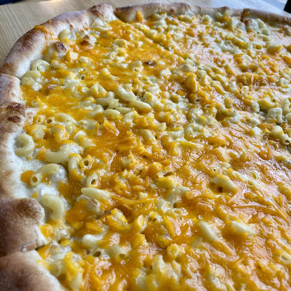 IansMadison's tweet image. Happy #FreePizzaFriday! 

Retweet this tweet and you’ll be automatically entered to win 8 free slice cards! 

We’ll select one lucky follower on Monday! 

#IansPizza