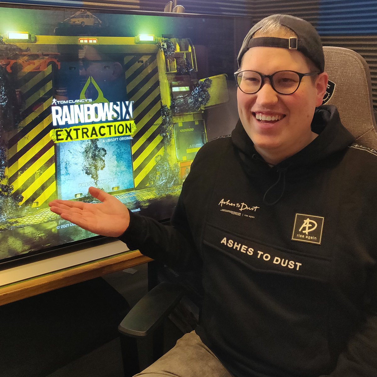 YaraskyGaming's tweet photo. Op dit moment ben ik live aan het schieten in de nieuwe Rainbow Six Extraction, mis het niet want de game komt officieel pas uit op 20 januari 2022! https://t.co/i2XlM6Y888 #R6Extraction #ad https://t.co/dFWvqxMdGr