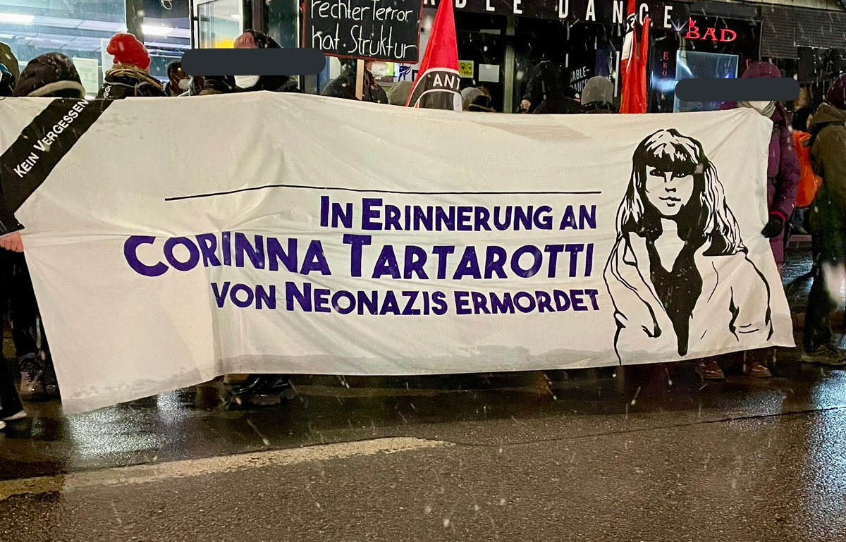 Unsere Gedenkkundgebung „Gegen das Vergessen“ in der Münchner Schillerstraße startet mit dem Verlesen der Namen und einem Gedenkmoment für die Opfer rechter Gewalt. #RechtenTerrorStoppen #OuryJalloh #CorinnaTartarotti #München