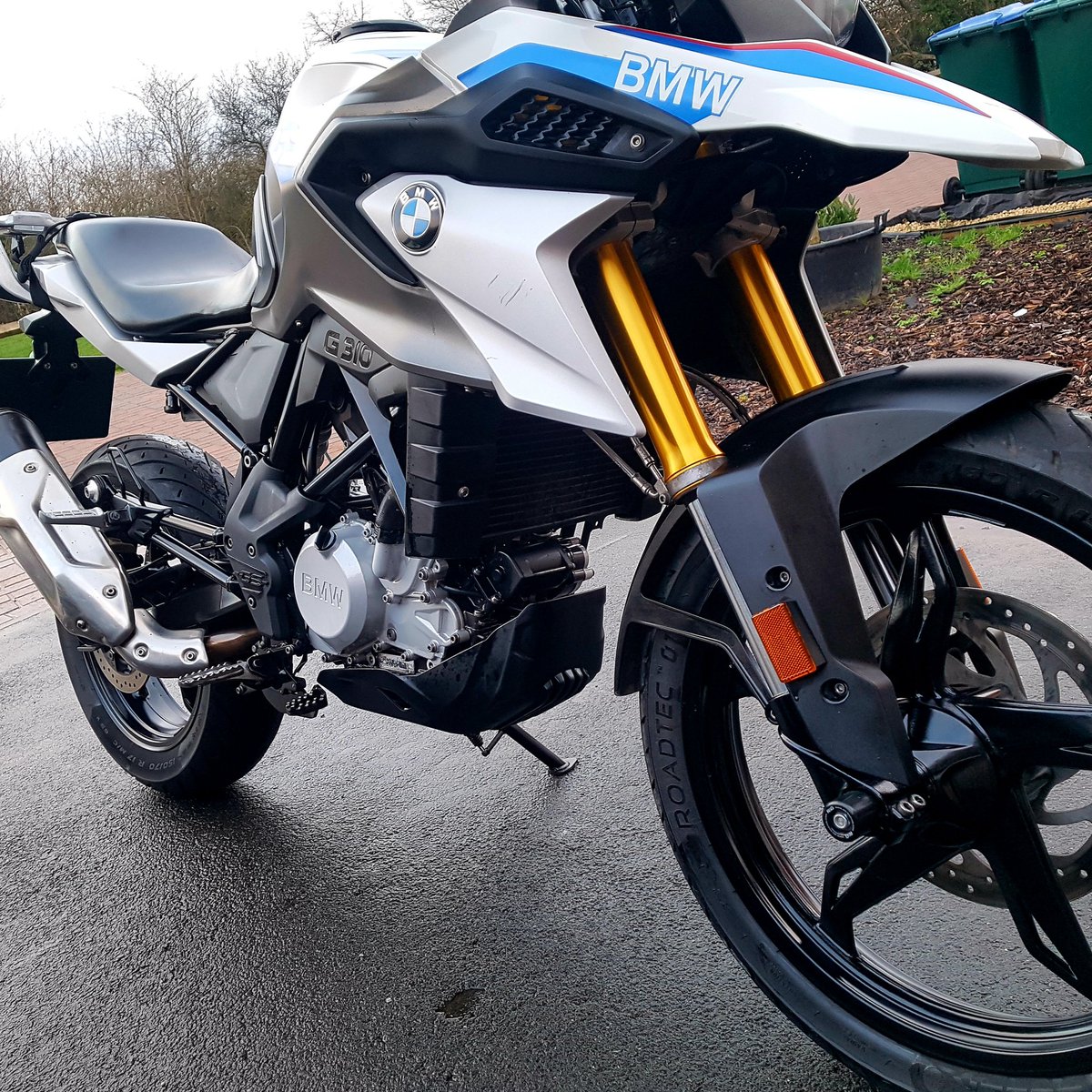 CandyMUFF's tweet photo. Famous last words...
"I'll give the bike a quick wash and clean the chain."
Several hours later!
#BabyGS #DirtyGirl #ACF50Shiny https://t.co/UHeRnQCmNn