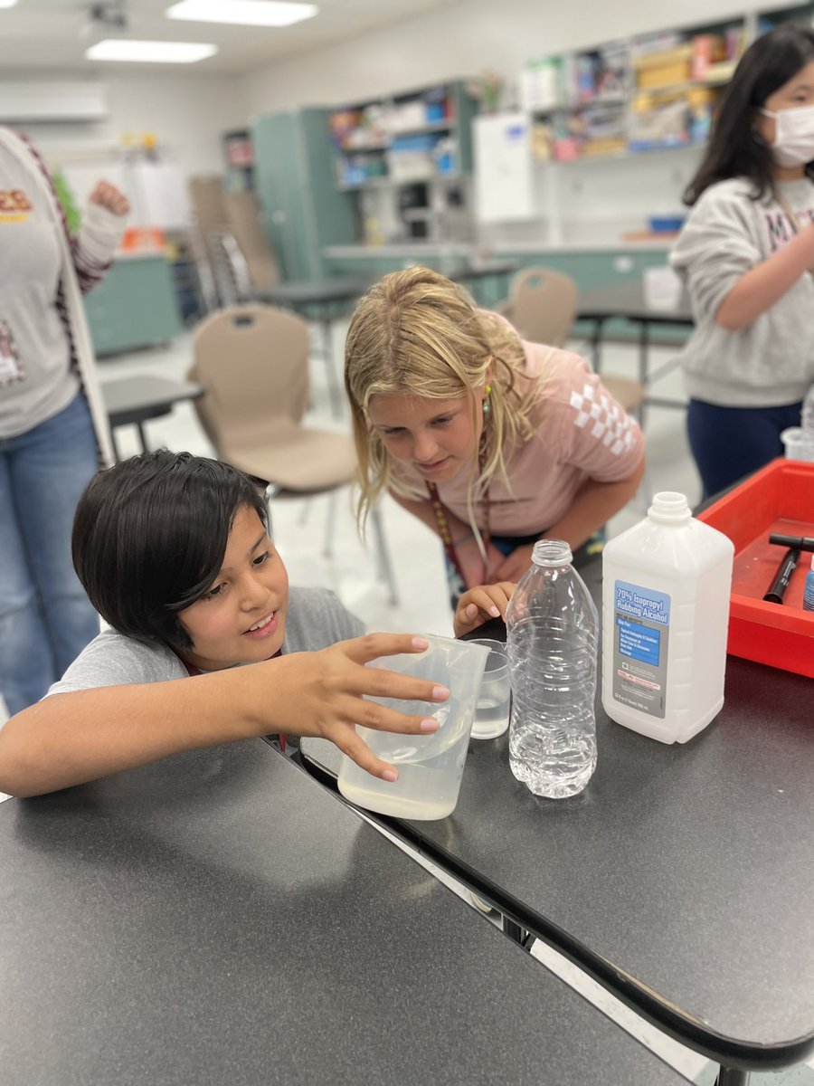 Guajardo_JHE's tweet photo. 4th grade made thermometers in the science lab today with materials purchased through our grant Coastal Conundrums! #hayeshawks @KatyISDEdFound @Kleighley @angie_chae @megankennedy79 @ClassofClark @hailieteterJHE https://t.co/VbdAdoEqKQ