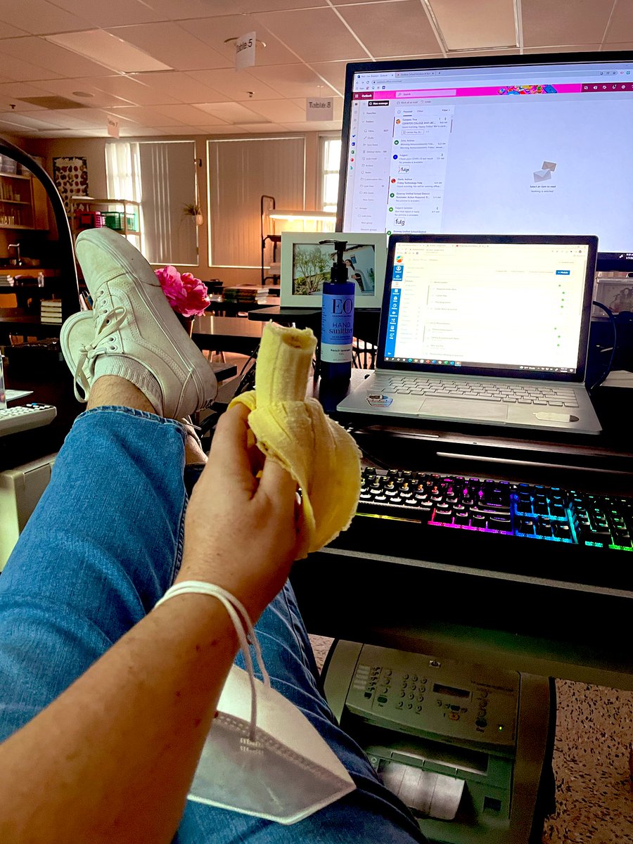 MsLeeDHS's tweet photo. Made it to Friday thanks to my Pfizer vax &amp; booster shots 💉 💉 💉 &amp; the KN95s I got from my friend’s dad 😷🙃 Please send your teacher friends masks and some vitamins ✨ https://t.co/c1iSCGiCRc