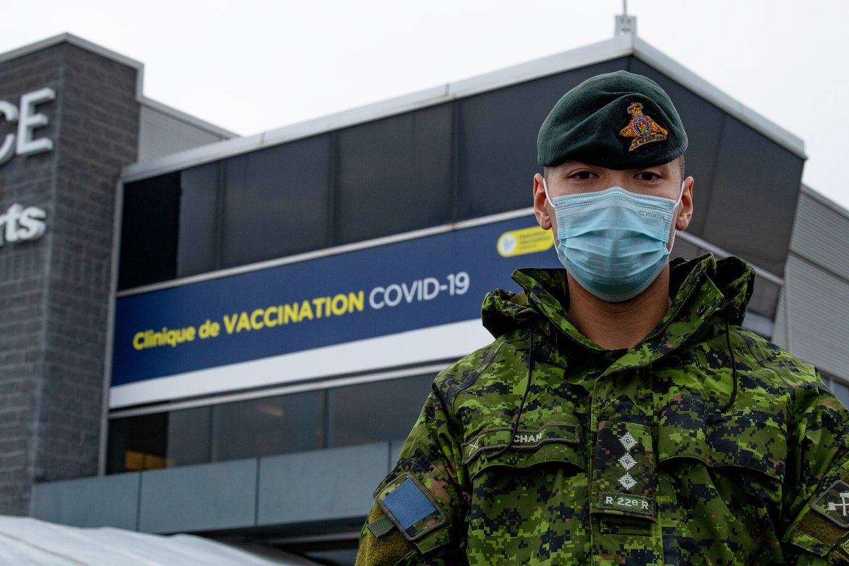 CanadianForces's tweet photo. We are on the ground in Laval, Quebec helping at a #COVID19 vaccination clinic at the Laval Sports Centre as part of #OpVECTOR. Doing what we can in these difficult times.
📸 Cpl Duclos-Péloquin https://t.co/7fJUqLQxxX