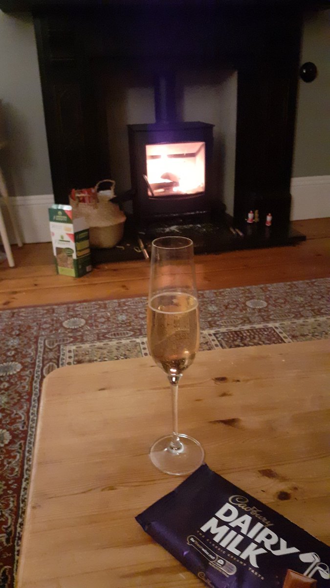 TracyMHFA's tweet photo. I've had a fantastic week back training this week, celebrating 18th Birthdays and post Christmas clear up. Feeling grateful whilst enjoying my Happiness Hour! Hoping you all had a good first week of 2022 and can find some time to look after yourself this weekend. https://t.co/1AwBfDJk9U