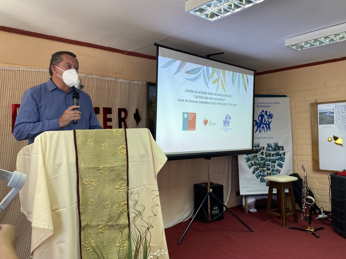 #Quillota Delegado <a href="/IvanCisternasT/">Iván Cisternas Tapia</a> junto a <a href="/KarlaEnAccion/">Karla Rubilar Barahona</a> de <a href="/MinDesarrollo/">Ministerio de Desarrollo Social y Familia</a>, Seremi <a href="/LeslieBrionesRo/">Leslie Briones Rojo</a> de <a href="/voceriavalpo/">Vocería Valparaíso</a> y <a href="/jpguilisasti/">José P. Guilisasti</a> de <a href="/EligeVivirSano/">Elige Vivir Sano</a>, entregaron simbólicamente los recursos para el Proyecto "Cultivo una Vida Saludable" que será ejecutado en el Centro Renacer