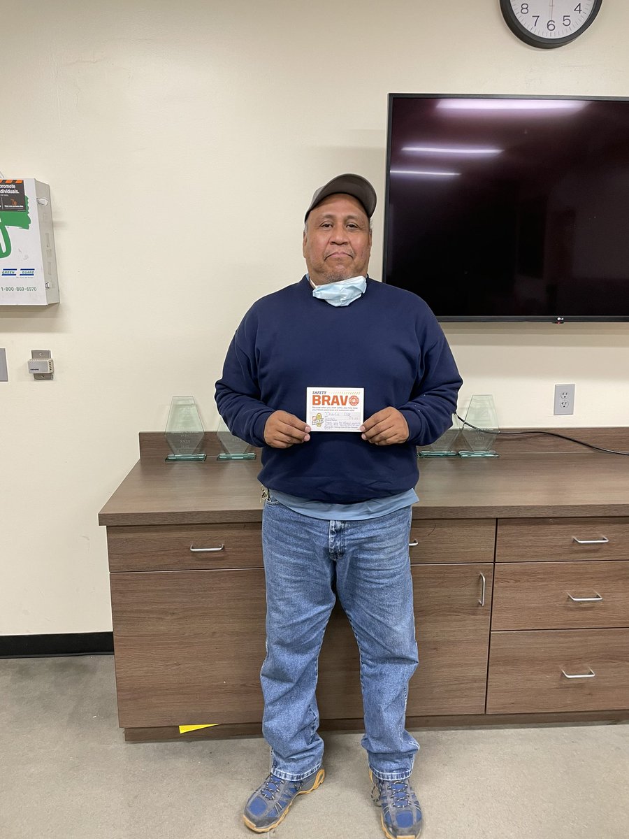Thank you Charlie for always pushing safety and taking care of our store! <a href="/Beast66615/">Charlie_F</a> @OscarM_8523 <a href="/DianaSundermann/">Diana Sundermann</a> <a href="/Pro8523/">Kaitlyn</a>