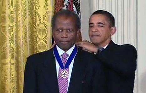 Black_SCV's tweet photo. Today we give thanks for the gifts Sidney Poitier bestowed upon the world! 

Photo: President Obama awarding Sidney Poitier the Presidential Medal of Freedom in 2009. 

Rest in Power. https://t.co/C3gKiOmglg