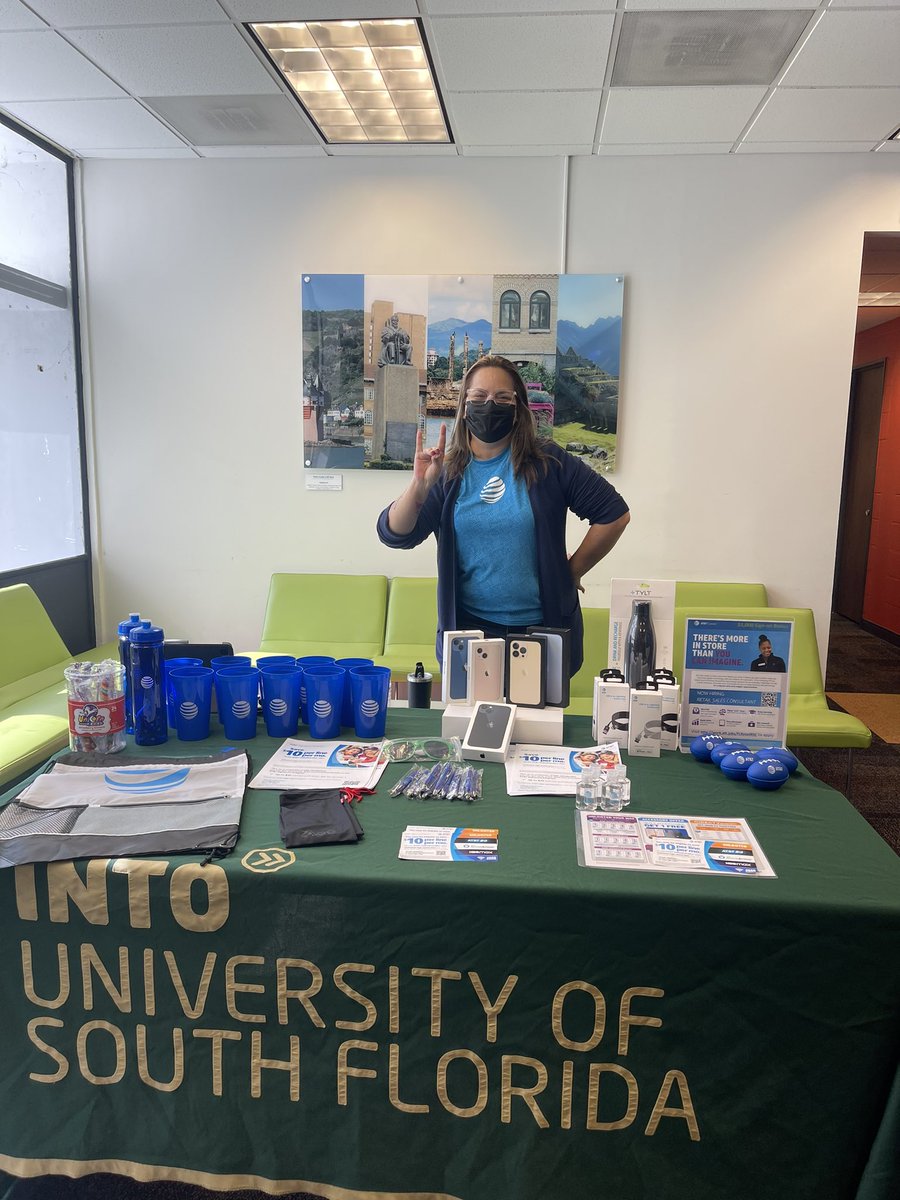 ChristeneLagar2's tweet photo. Dynamic Duo back at it again!! Happy Welcome the World Day 🌎 at @USouthFlorida. UNI 💙’s our #InternationalStudents #lifeatatt #UNIthings 🦄📚 https://t.co/pTN1QjTebx