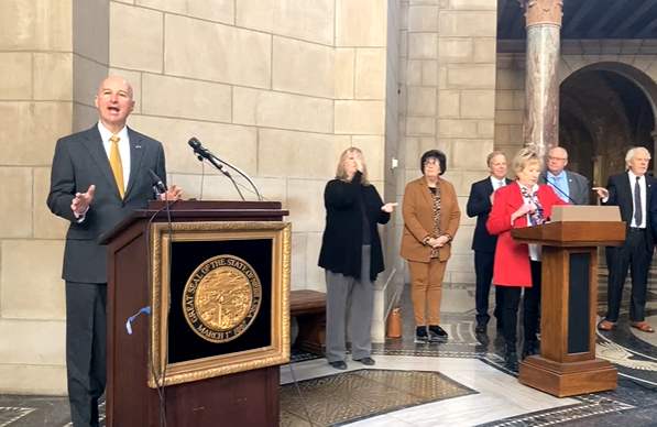 JournalStarNews's tweet photo. The governor said the Legislature needs to act now to establish a 3% limit on annual property tax increases imposed by local governments, including public schools. https://t.co/CA2xJPqmXb

Do you favor such a lid? https://t.co/U0dFxzcMJ7