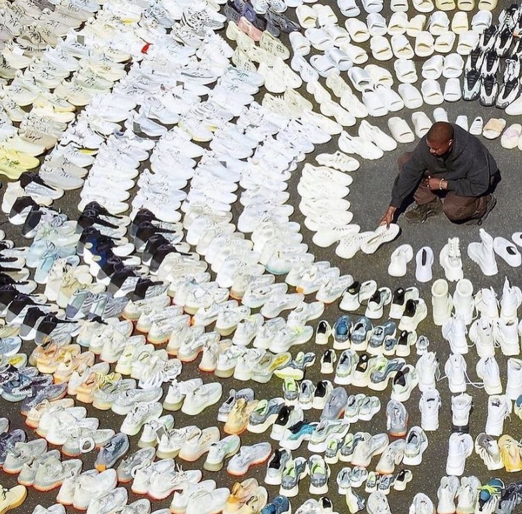 K_plotnik's tweet image. это я ищу свободное место для своей обуви на любом командном выезде