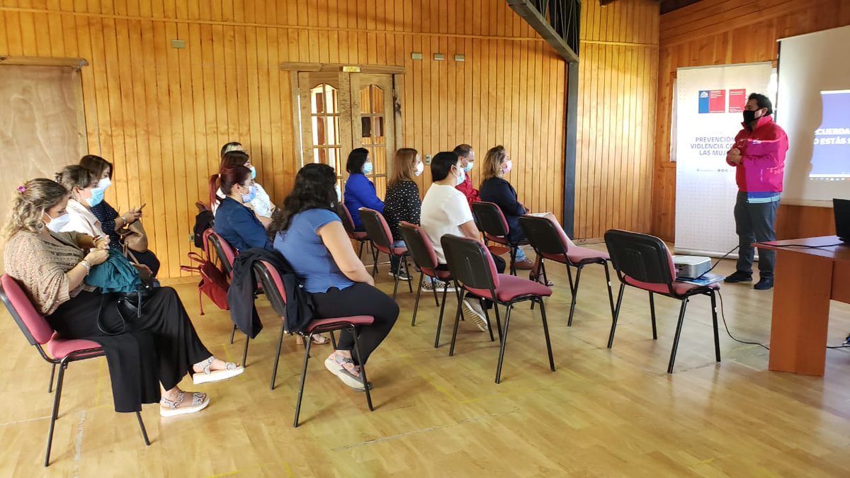 DPPRanco's tweet photo. En certificación de agentes preventivos, dirigido a usuarias jefas de hogar de #LagoRanco, para incrementar la prevención de la violencia contra las mujeres, participaron el @DPPRanco @helmuthpalma @DPRLosRios @casenjojerez @SernamegLosRios, @Muni_LagoRanco #CentroMujer #DPPRANCO https://t.co/iDoXlFwrfg